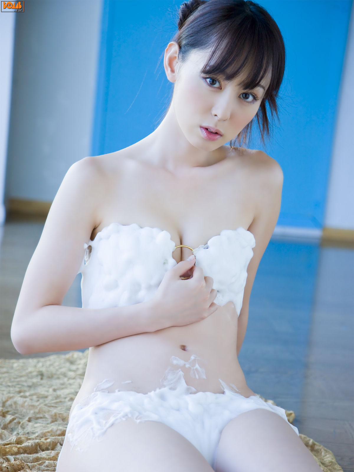 秋山莉奈-[Bomb.TV]高清写真图套图写真图集2009-04气质性感美臀 秋山莉奈女神私房照 - 福利社[Bomb.TV]套图2009-04，秋山莉奈(Rina Akiyama)，日本的写真模特儿、女演员、和她纤细的四肢和躯体相比，特别突出丰满的臀部为其特征，因此也获得了“美臀女王”之称。|福利社