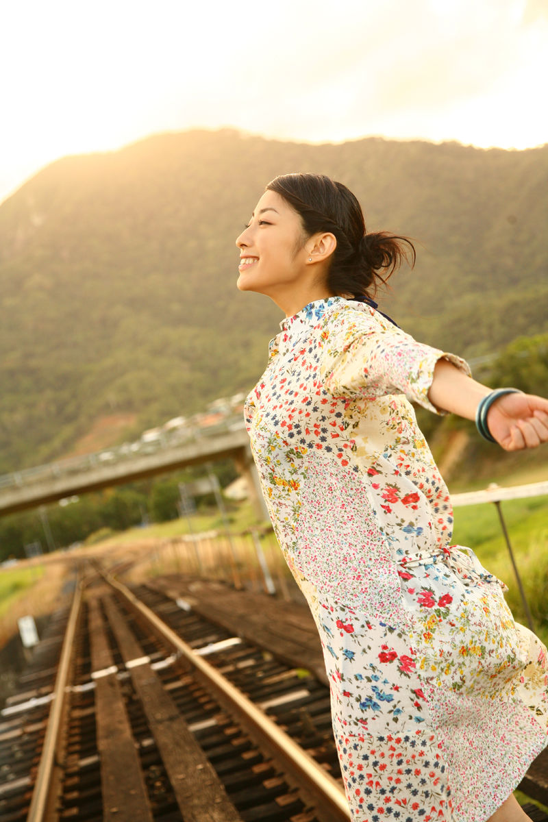 佐藤宽子(佐藤寛子)-《I Hold Nothing》For-side写真图户外性感气质 佐藤宽子女神私房照 - 福利社For-side写真，主题是《I Hold Nothing》，佐藤宽子(佐藤寛子)，日本人气演员、模特，神奈川县出身，身高160cm，三围B85(H) W55 H85。|福利社