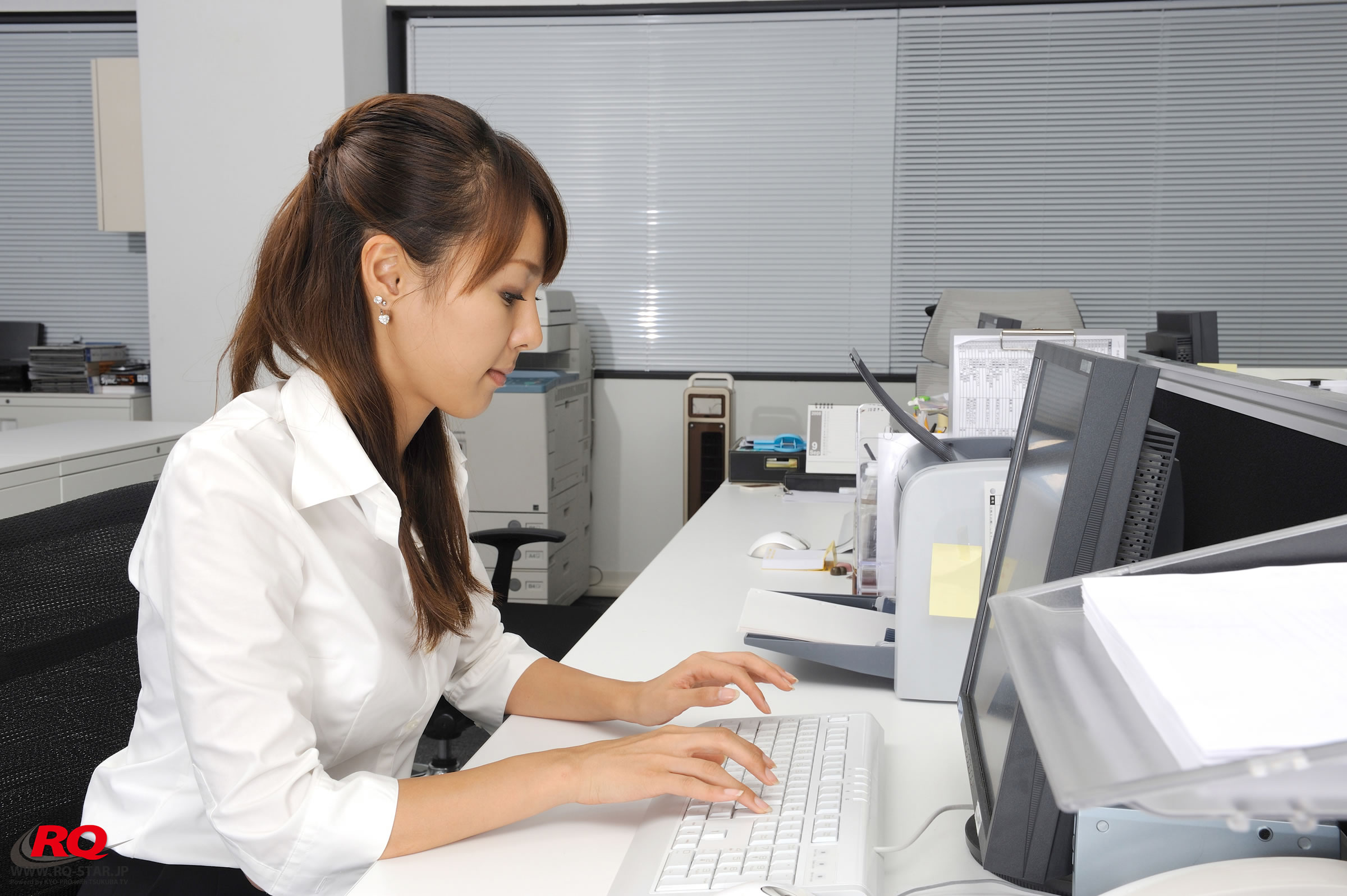 中川知映 [RQ-STAR]高清写真图NO.00062 Office Lady制服诱惑 中川知映女神私房照 - 福利社[RQ-STAR] NO.00062 中川知映Tomoe Nakagawa，办公室诱惑Office Lady，共44张照片。|福利社