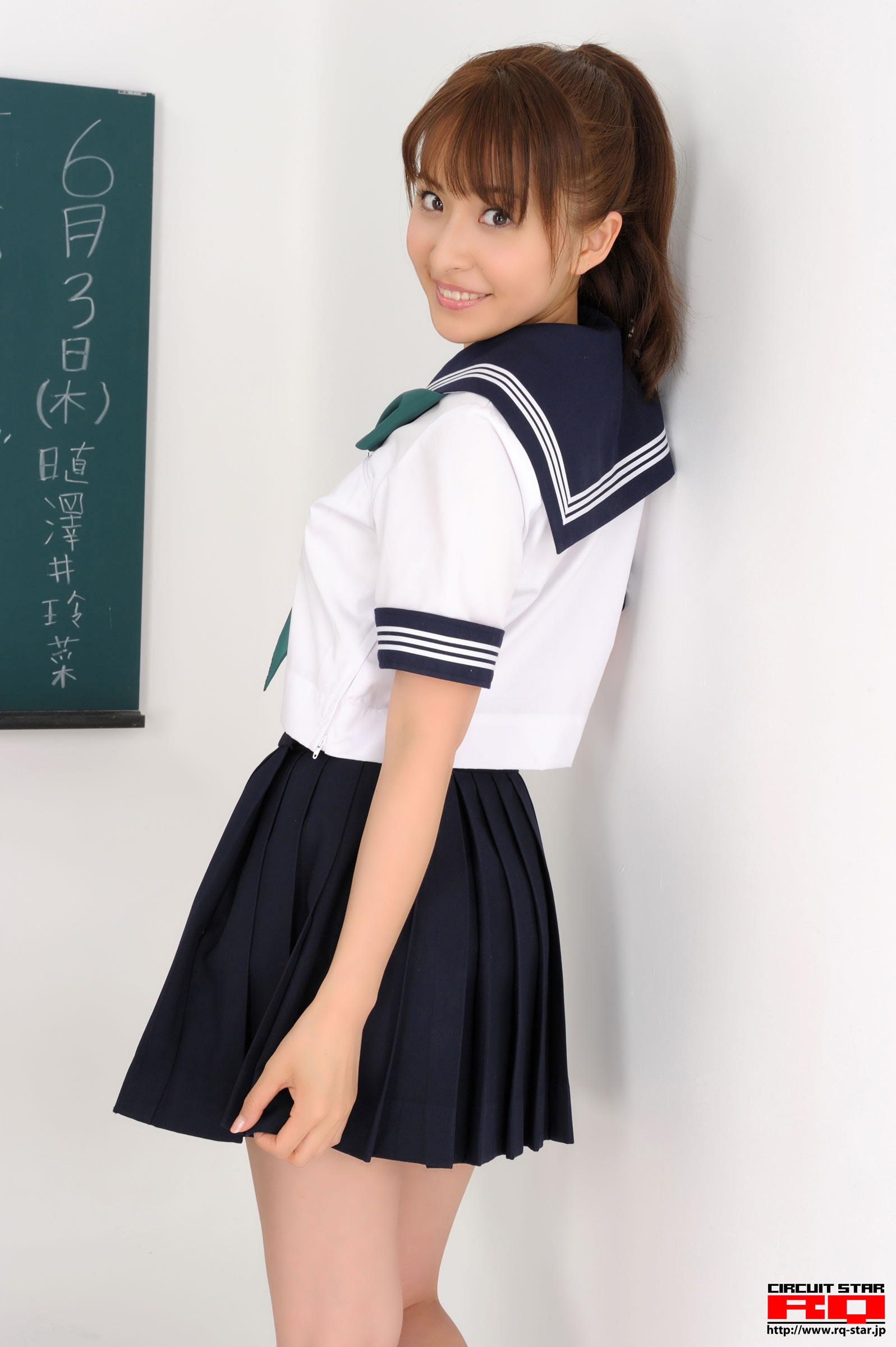 澤井玲菜 [RQ-STAR]高清写真图2016.02.17 NO.01159 School Girl校服诱惑 泽井玲菜女神私房照|福利社