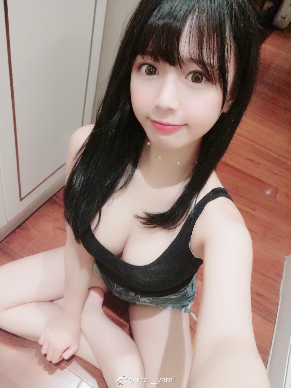 动漫博主real__yami 可爱俏皮的Cos美图角色扮演 real__yami女神私房照 - 福利社亚米Yami，微博昵称real__yami，内地知名动漫博主、人气Coser，一起来看看她的Cos美图吧。|福利社