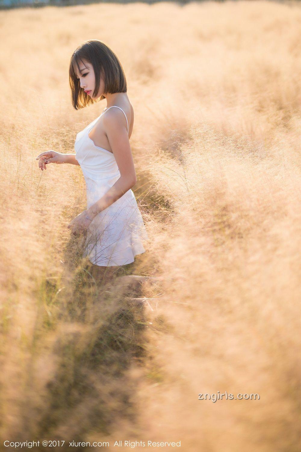 甜美女神杨晨晨 花中有花花满丛爱蜜社女神户外 sugar小甜心CC女神私房照 - 福利社甜美女神@杨晨晨sugar性感室外写真发布，花中有花花满丛，丽人如花舞夕阳。晓蝶绕花花难觅，人花融融是晨晨。写真包含两套服饰共50P，希望大家喜欢和多多下载支持。|福利社