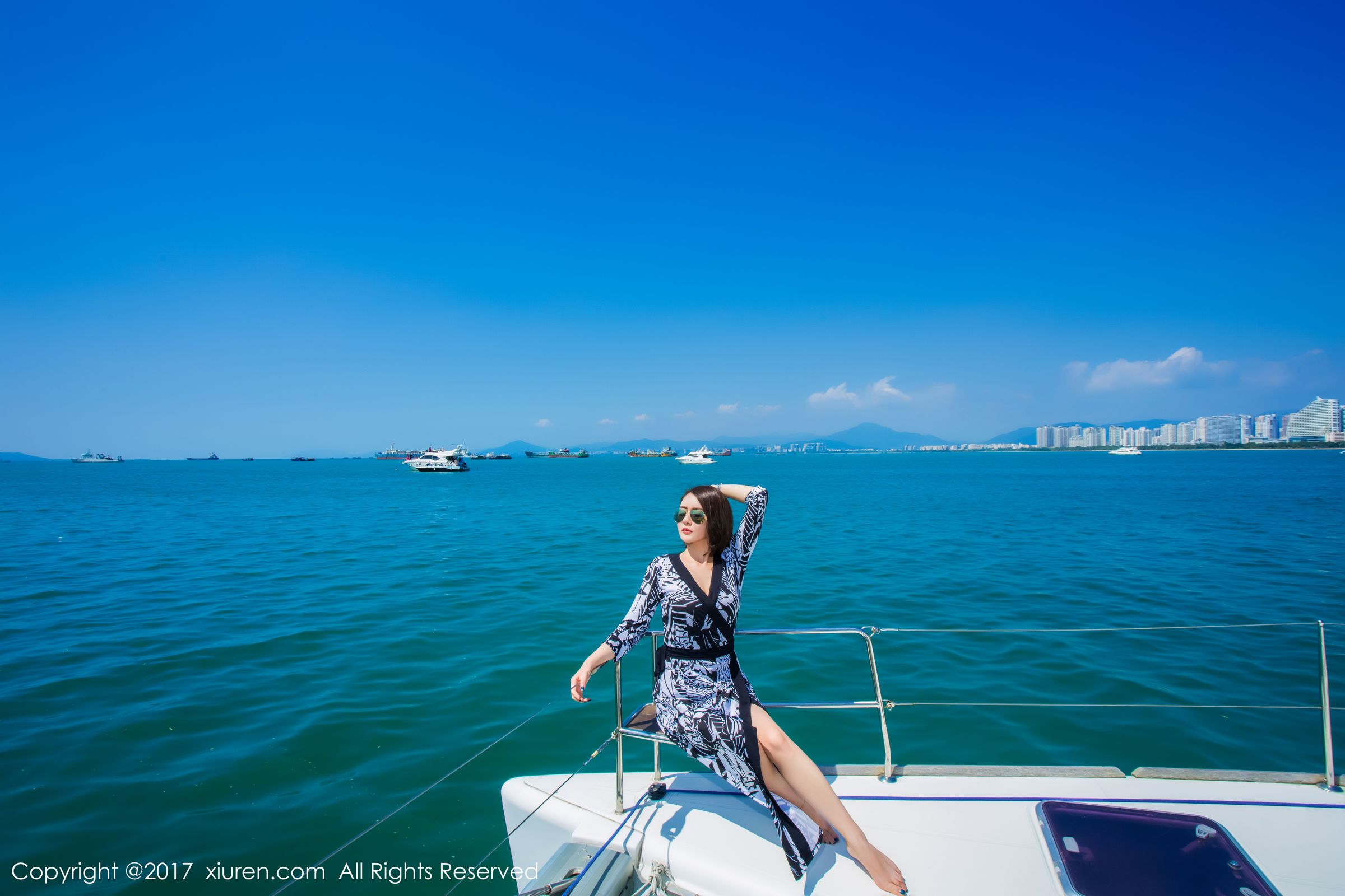 女神廿十三亚旅拍 海景邮轮美人相伴秀人网妩媚 萌尤星凯竹女神私房照 - 福利社女神@廿十最新写真发布，海南三亚拍摄，写真包含三套服饰共45P，希望大家喜欢和多多支持。|福利社