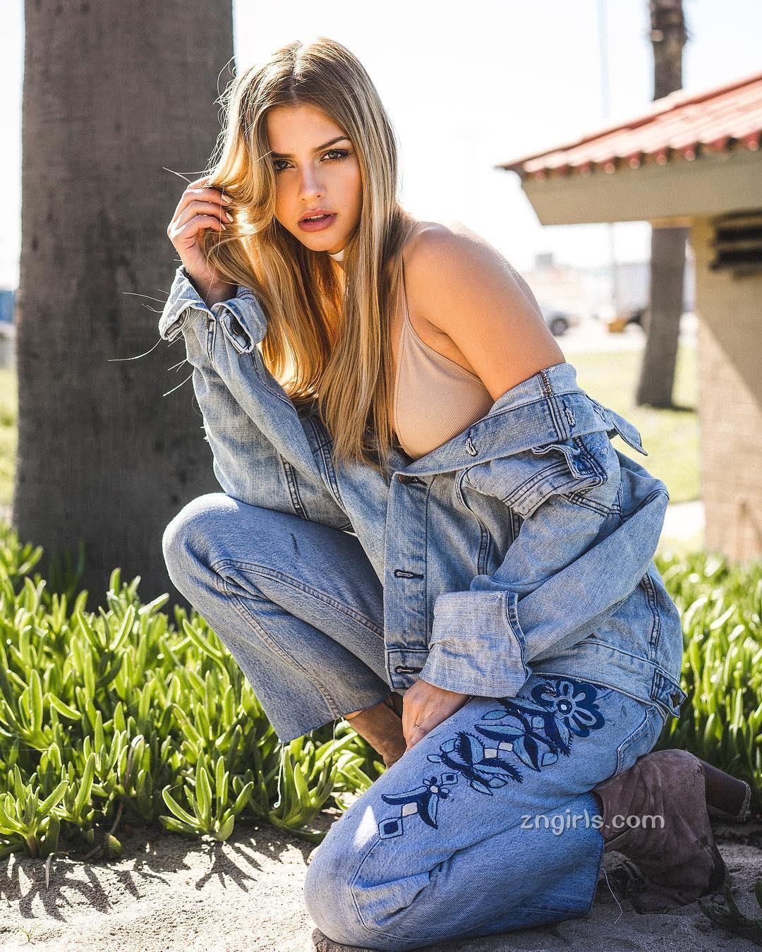 Marina Laswick- 加拿大美妆博主私房照气质养眼 Marina Laswick女神私房照 - 福利社Marina Laswick，加拿大模特、博主、摄影师，来自多伦多，目前签约精英模特经纪公司，本组图片来自她的Ins相册。|福利社