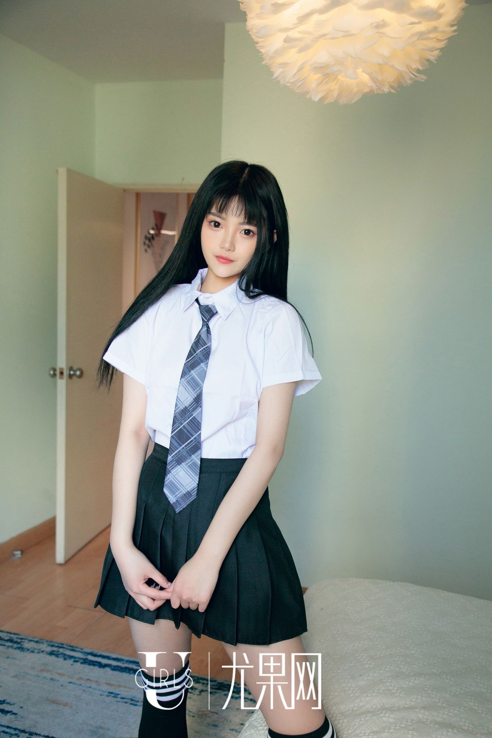 桃子该有的模样 学生制服的清纯尤果网清纯校服 桃子女神私房照 - 福利社粉色的年纪，像鲜花一样的时光，可爱桃子就是少女该有的模样，不用刻意的造型 ，不用娇柔和造作，只是一个简单的瞬间，少女感就能纵情喷发。学生制服的清纯 与桃花薄纱的轻盈让这个年纪的粉嫩变的格外清新，小公主的蓬蓬裙和马卡龙色调 的比基尼，把少女的青涩变成害羞的诱惑。|福利社