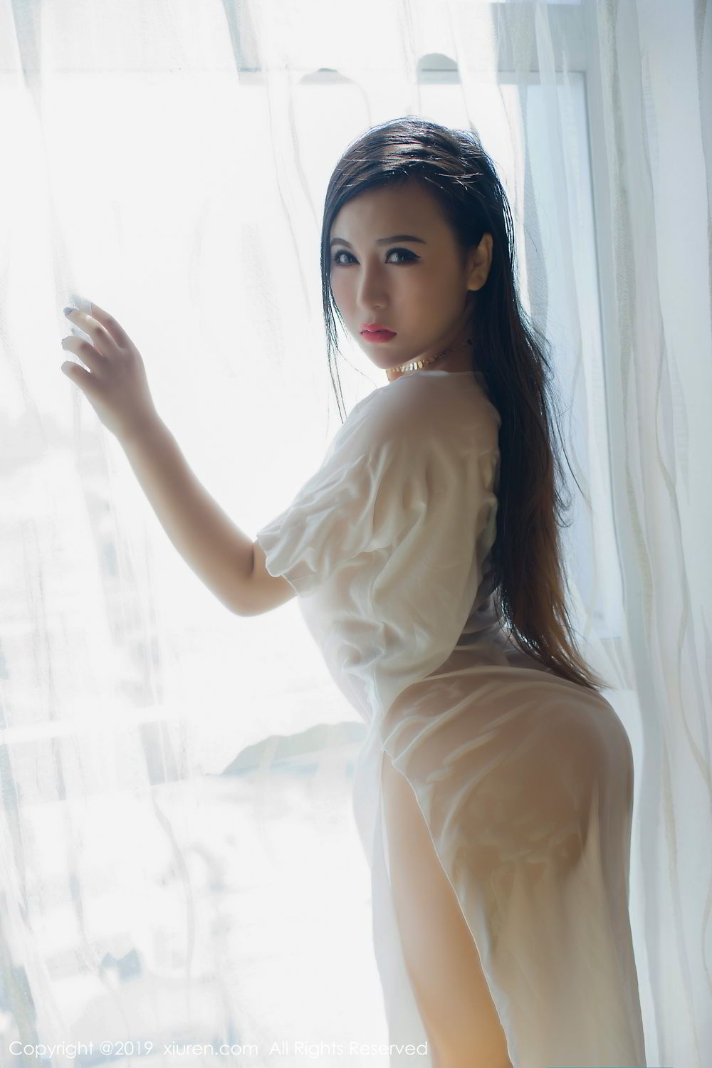 [XIUREN]高清写真图 2019.08.01 伊诺秀人网波涛胸涌比基尼 MODEL伊若女神私房照 - 福利社模特@伊诺，真心很大，我们一起讨论的结果是胸比脸大，臀更大，属于你一直手无法掌控的幸福，你懂的，写真蓝色条状比基尼和白色蕾丝半球浑圆，希望大家喜欢和多多支持。|福利社