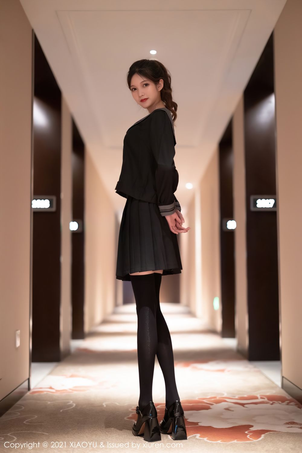 高挑模特程程程 典雅学院风制服语画界校服黑丝 程程程女神私房照|福利社